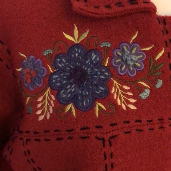 Beautiful Icelandic Designs Jacket - Picture 2 of 10